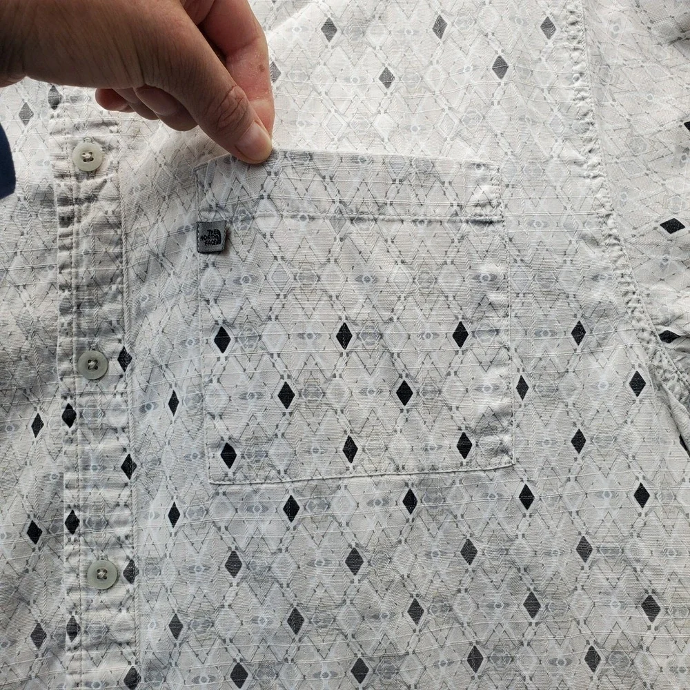 The North Face Shirt Men's‎ M Multi Geometric Chest Pocket Button Down Collared